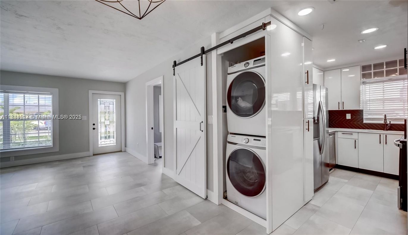 Interior, Recessed Lighting, Utility Closets, Washer