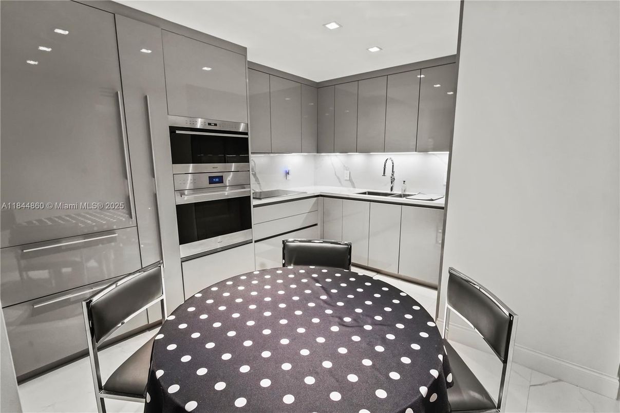 Dining room, Interior, Kitchen, Marble, Recessed Lighting, Stainless Steel Appliances