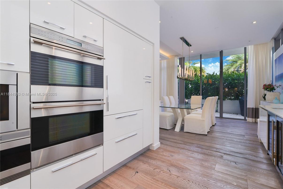 Dining room, Interior, Kitchen, Recessed Lighting, Stainless Steel Appliances, Wood Texture Flooring