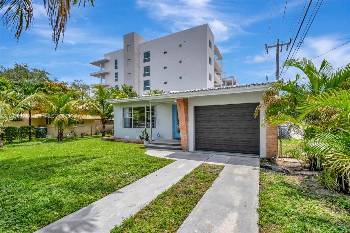 Attached, Backyard, Exterior, Facade, Modern