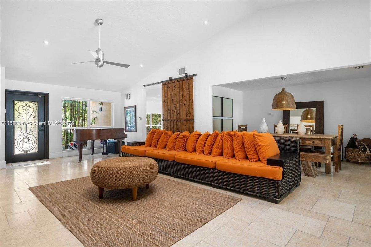 Interior, Living room, Pendant Lights, Piano, Recessed Lighting