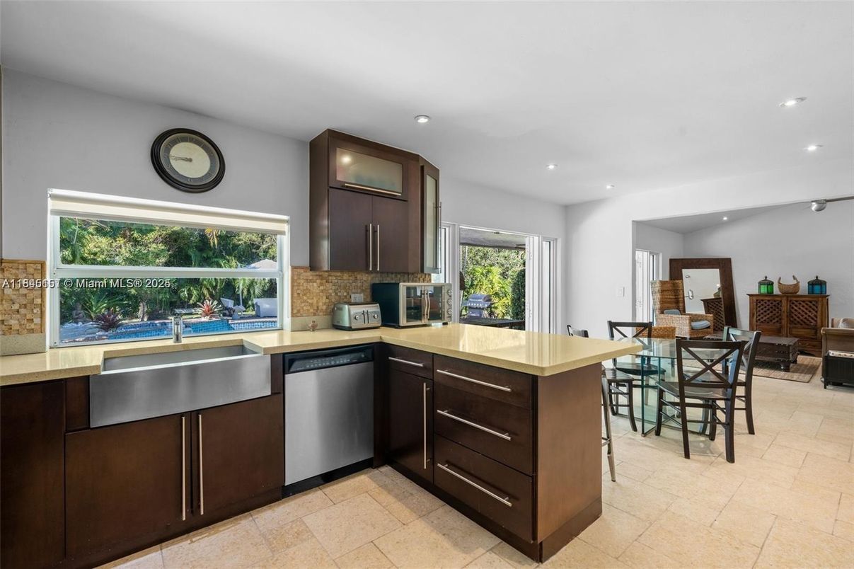 Dining room, Interior, Kitchen, Recessed Lighting