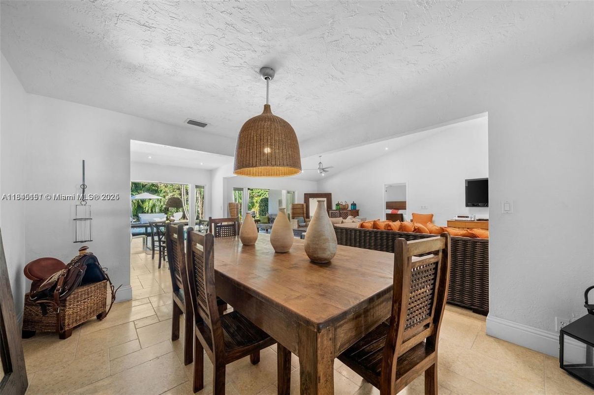 Dining room, Interior, Pendant Lights, Recessed Lighting