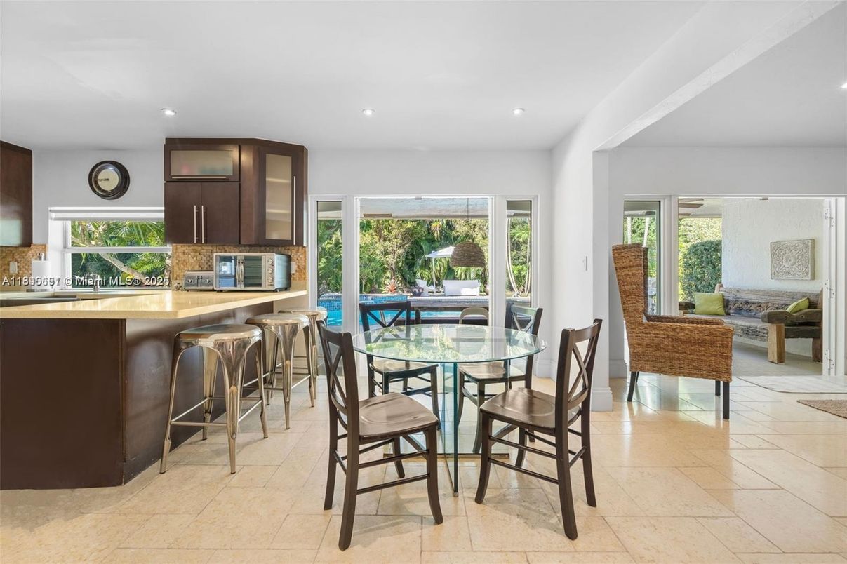 Dining room, Interior, Kitchen, Recessed Lighting