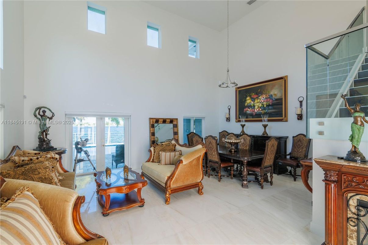 Dining room, Interior, Living room, Pendant Lights