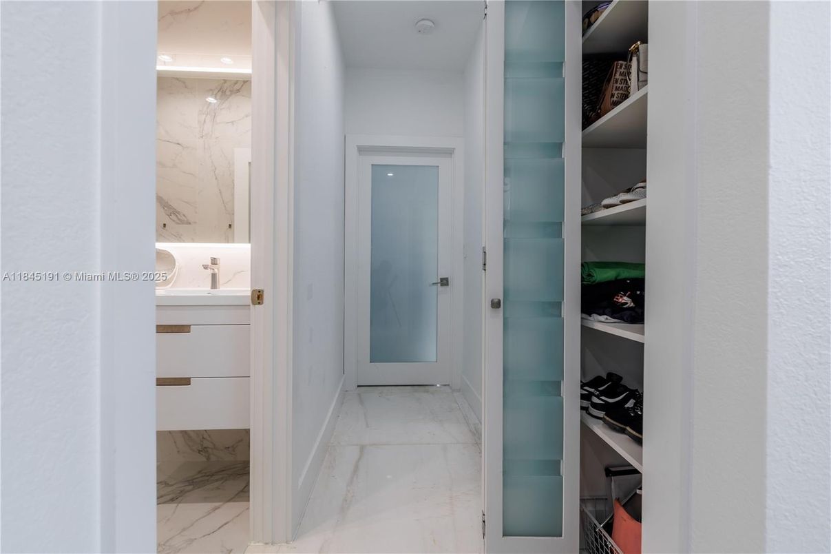 Bathroom, Interior, Marble, Marble Walls, Recessed Lighting