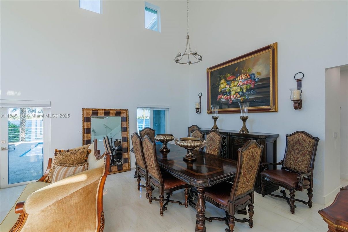 Chandelier, Dining room, Interior, Pendant Lights