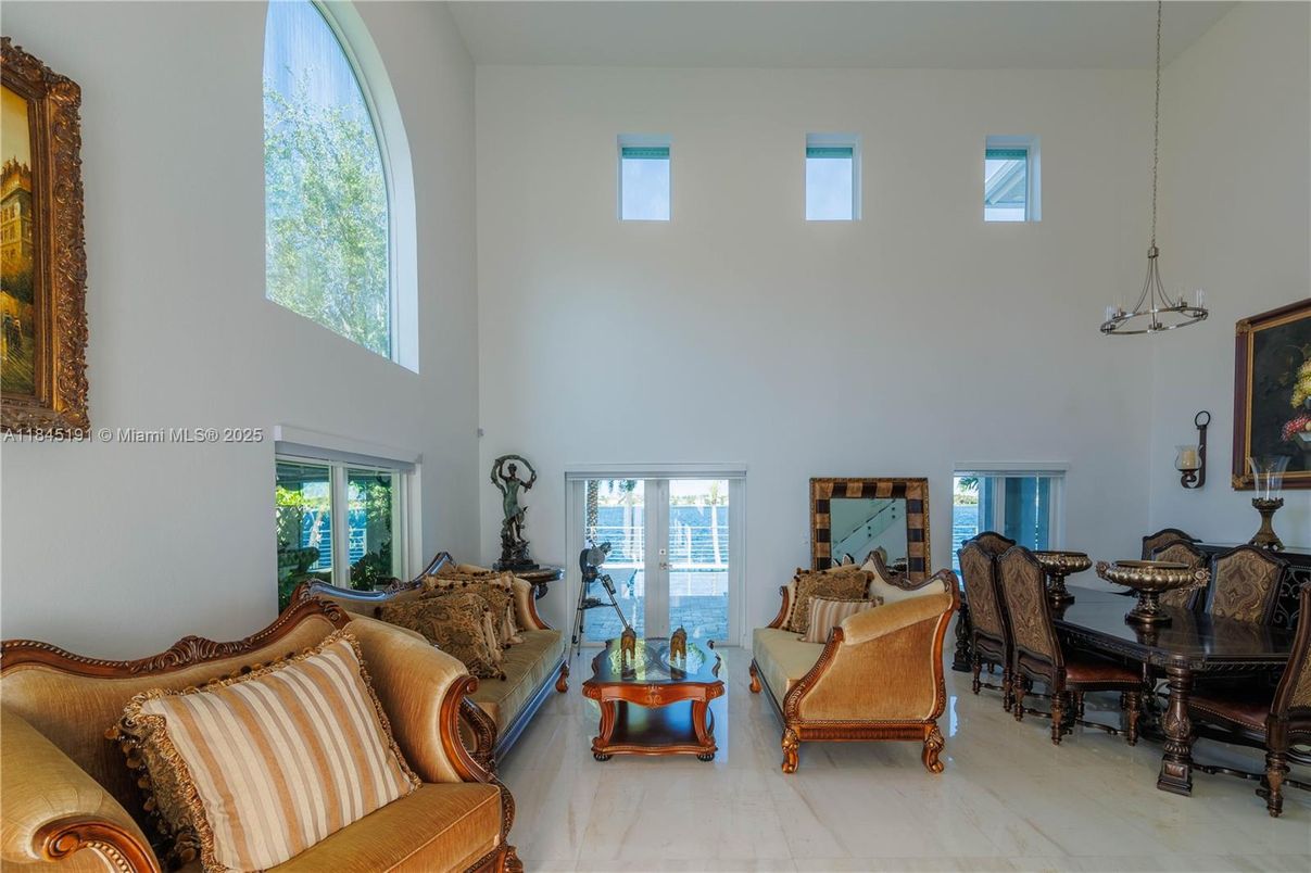 Dining room, Interior, Living room, Pendant Lights