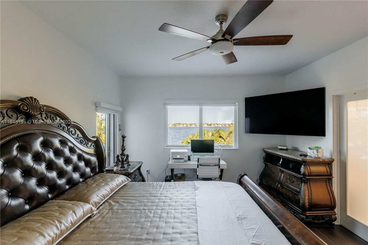 Bedroom, Home Office, Interior, Water