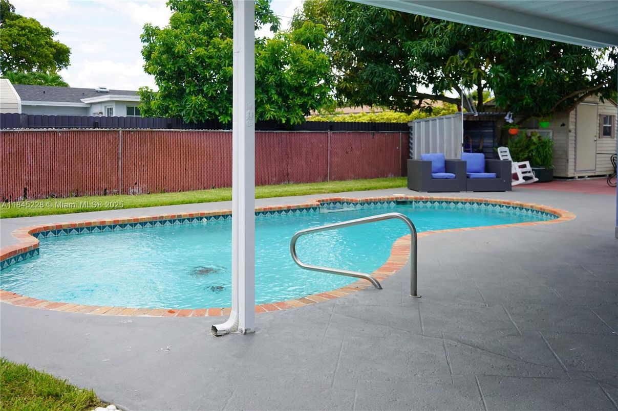 Exterior, Pool