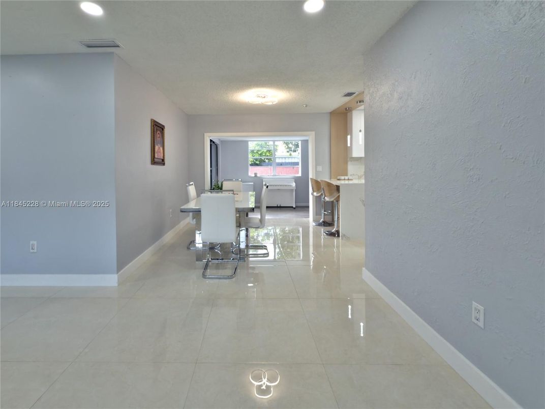 Dining room, Interior, Recessed Lighting