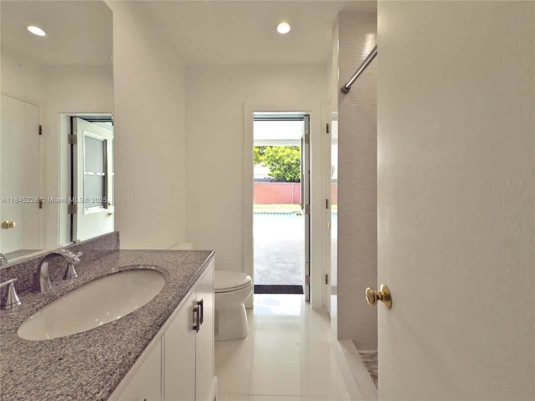 Bathroom, Interior, Recessed Lighting