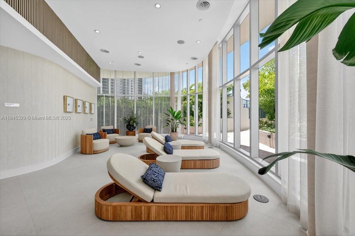 Interior, Living room, Recessed Lighting, Sun Room