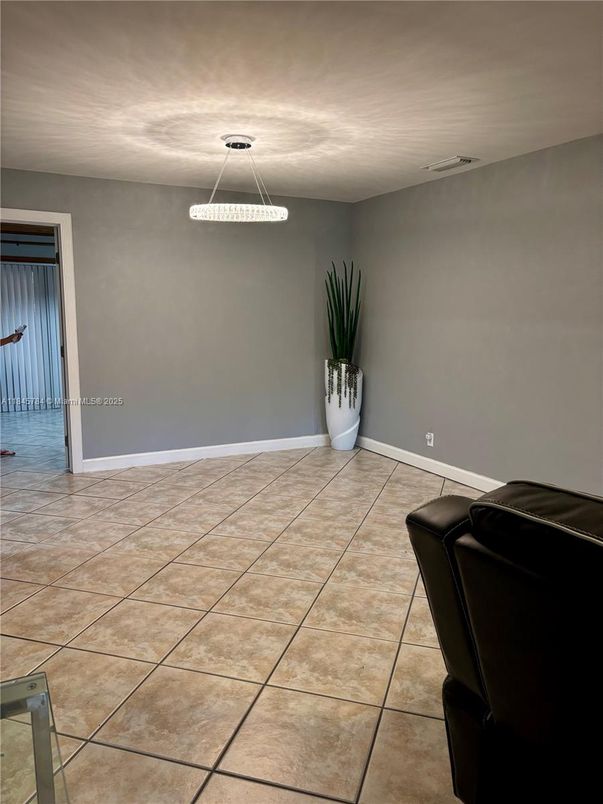 Empty room, Interior, Pendant Lights