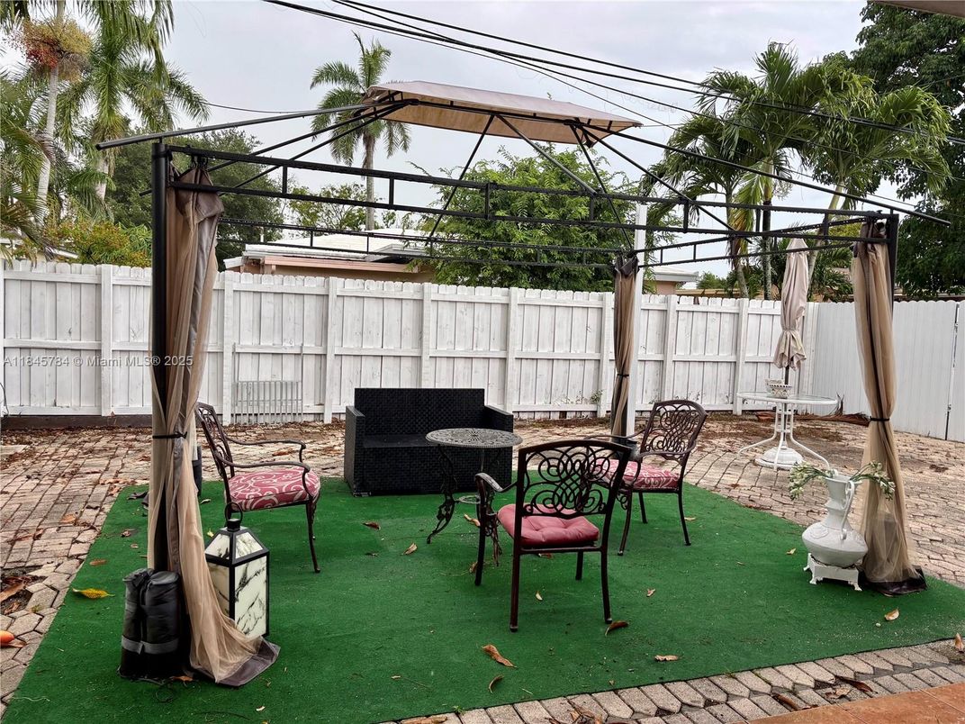 Backyard, Exterior