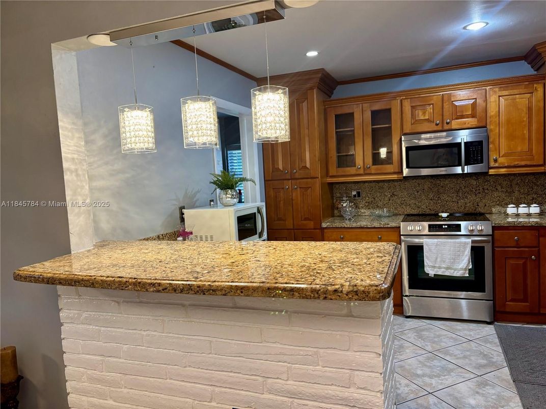 Interior, Kitchen, Pendant Lights, Recessed Lighting, Stainless Steel Appliances