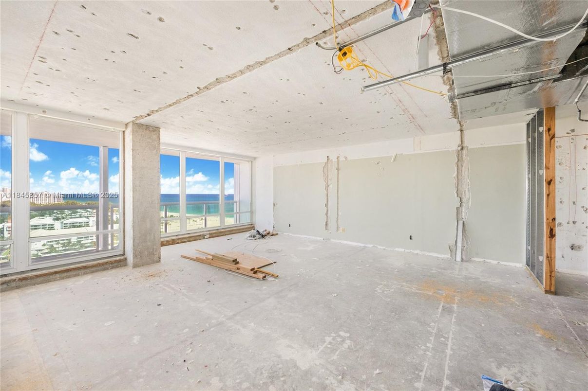 Empty room, Interior, Water