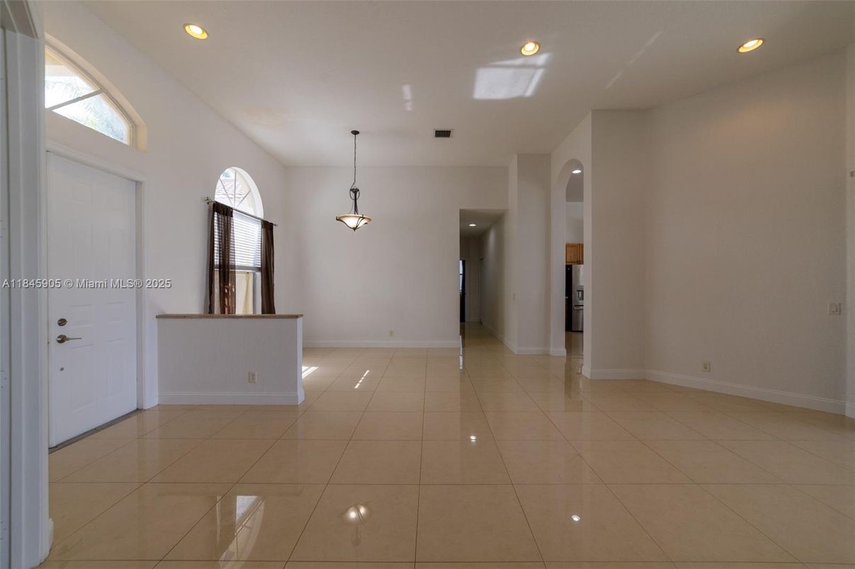 Empty room, Interior, Pendant Lights, Recessed Lighting