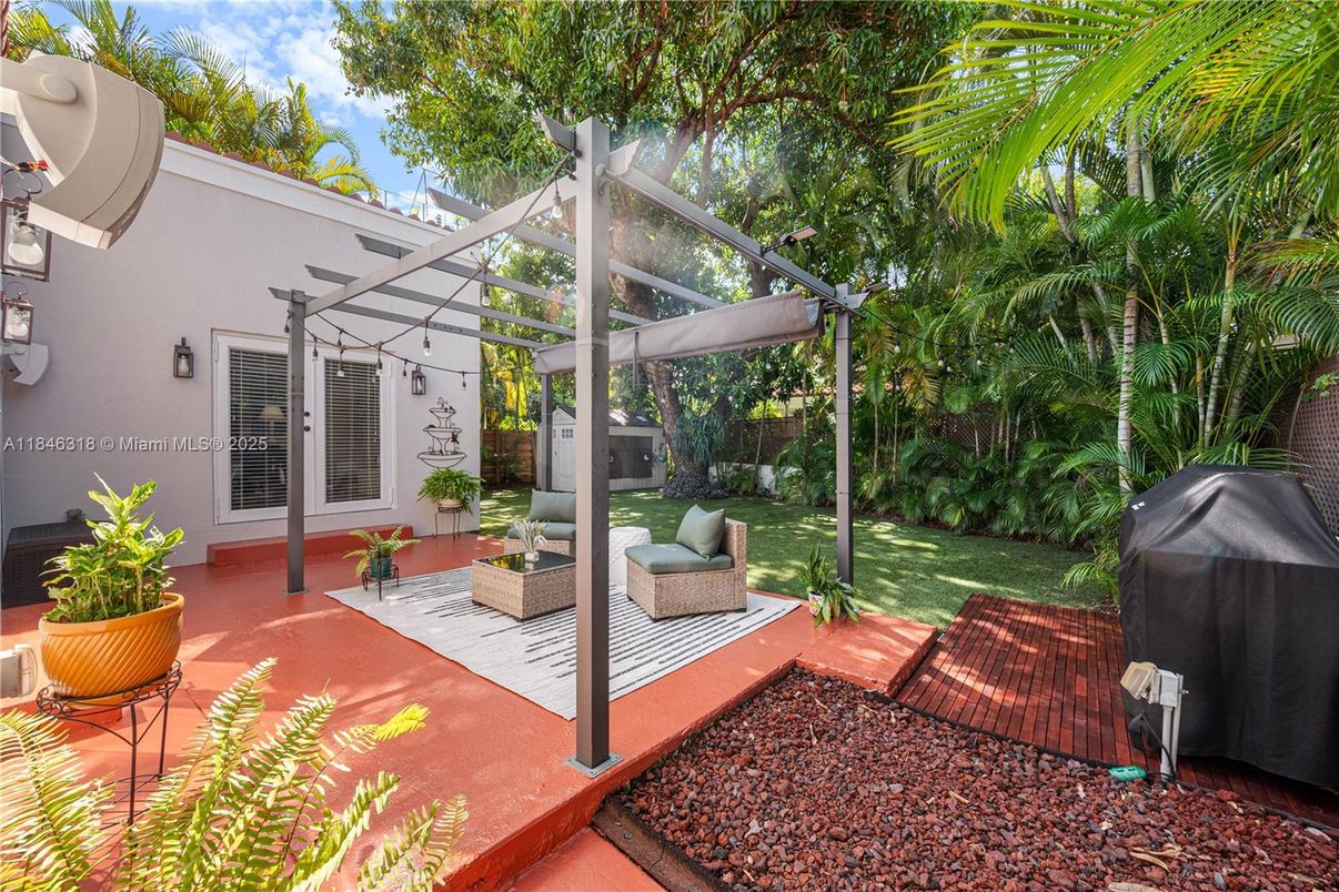 Backyard, Exterior