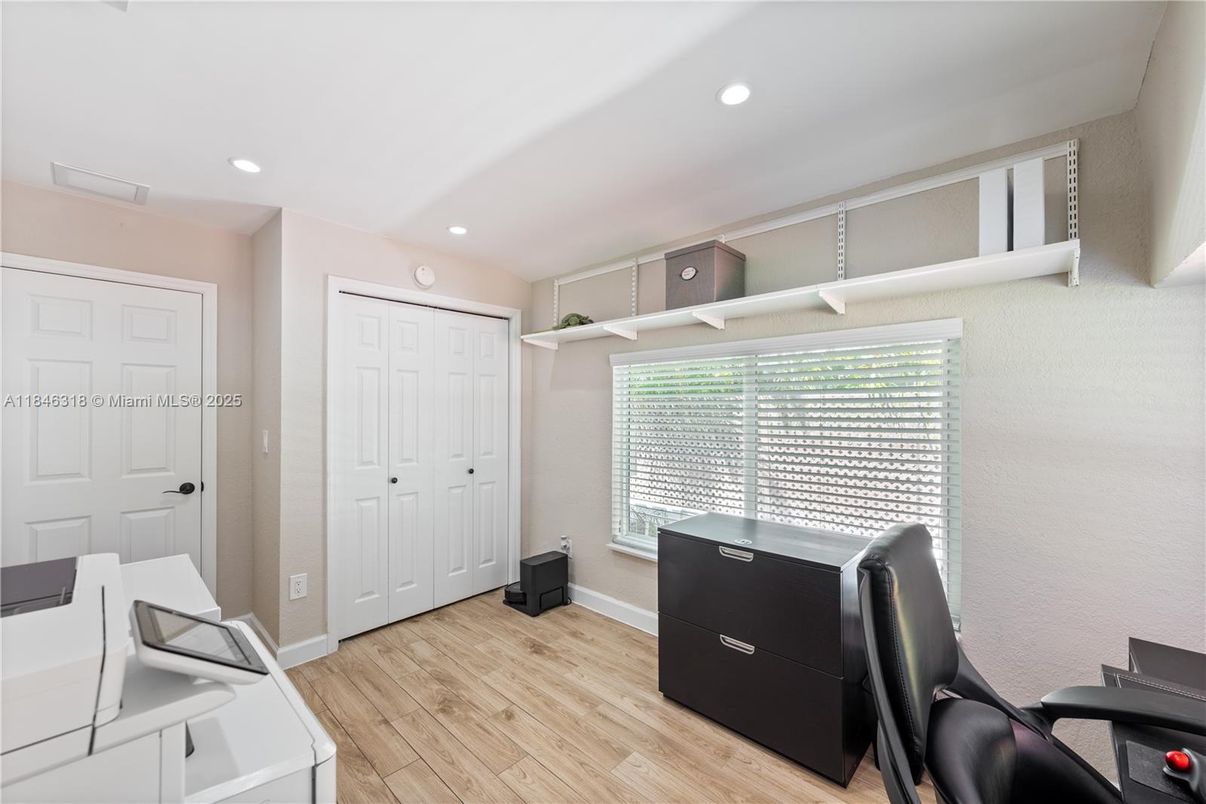 Interior, Recessed Lighting, Wood Texture Flooring