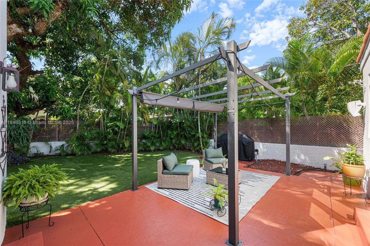 Backyard, Exterior