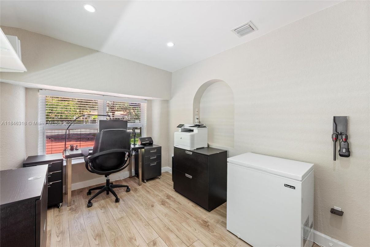 Home Office, Interior, Recessed Lighting, Wood Texture Flooring