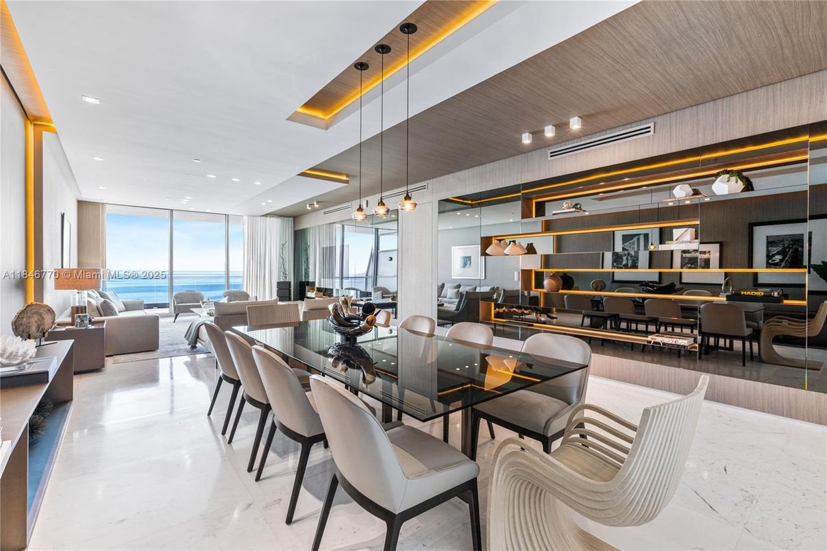 Dining room, Interior, Living room, Pendant Lights, Recessed Lighting, Water