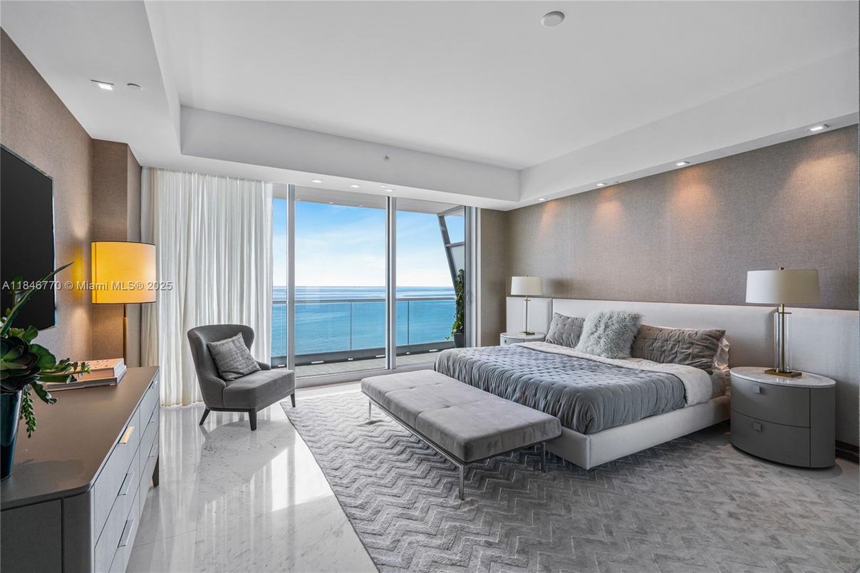 Bedroom, Interior, Marble, Recessed Lighting, Water