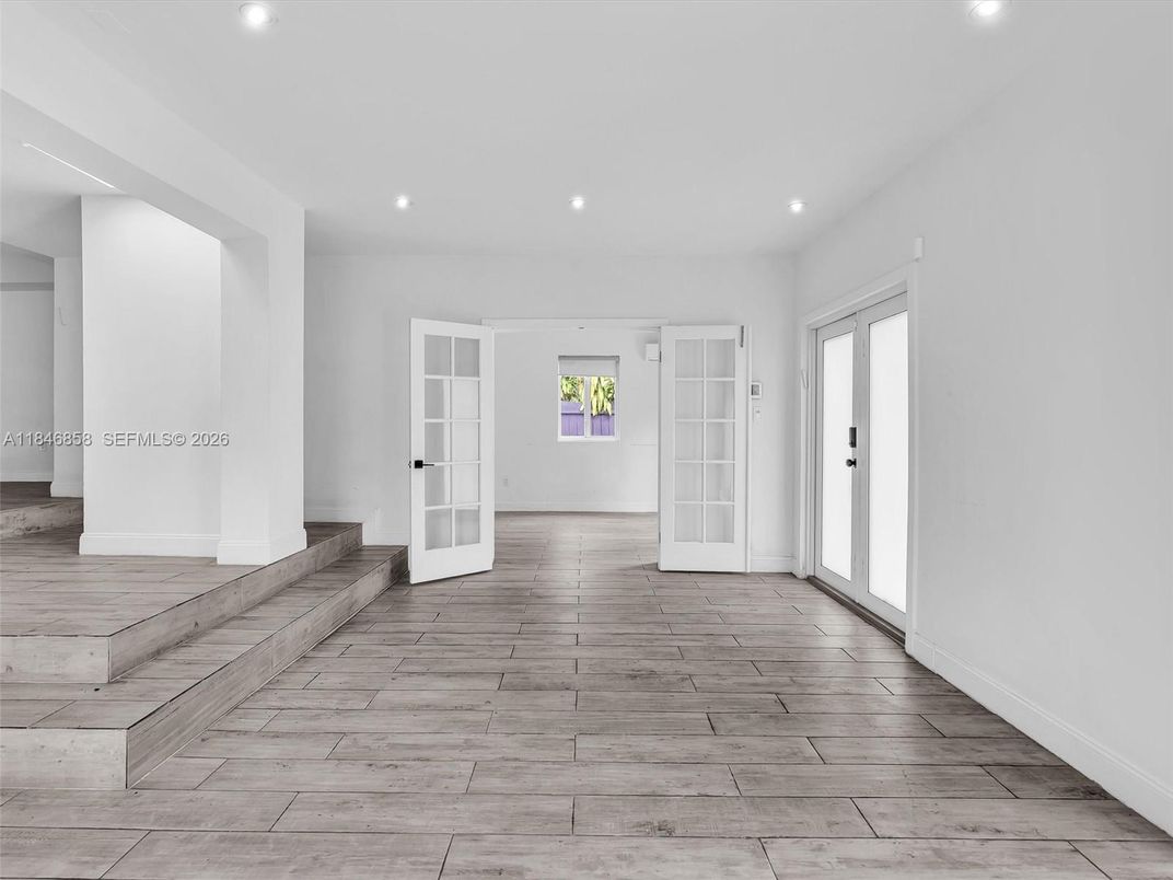 Empty room, Interior, Recessed Lighting, Wood Texture Flooring