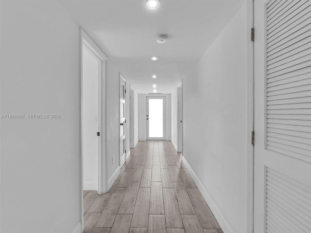 Interior, Recessed Lighting, Wood Texture Flooring