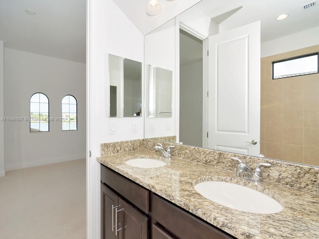 Bathroom, Dual Sink Vanities, Interior, Recessed Lighting