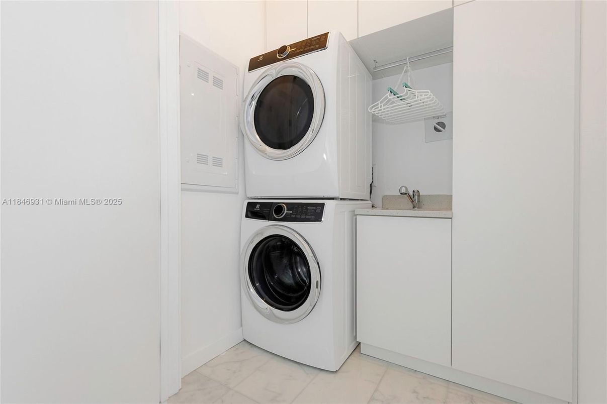 Interior, Marble, Utility Closets, Washer