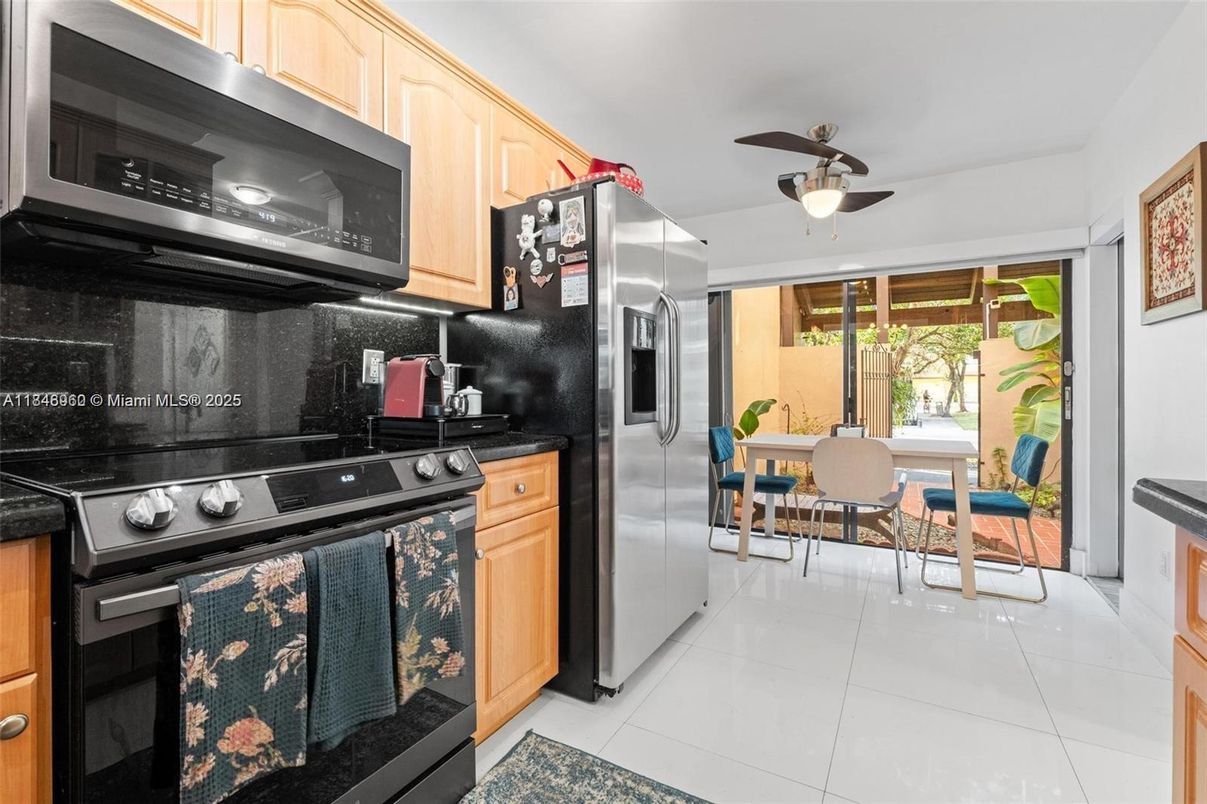 Dining room, Interior, Kitchen, Stainless Steel Appliances