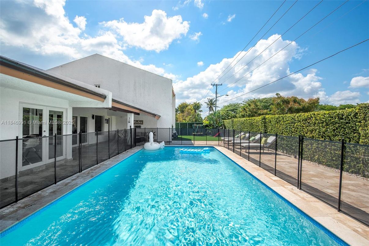 Exterior, Pool
