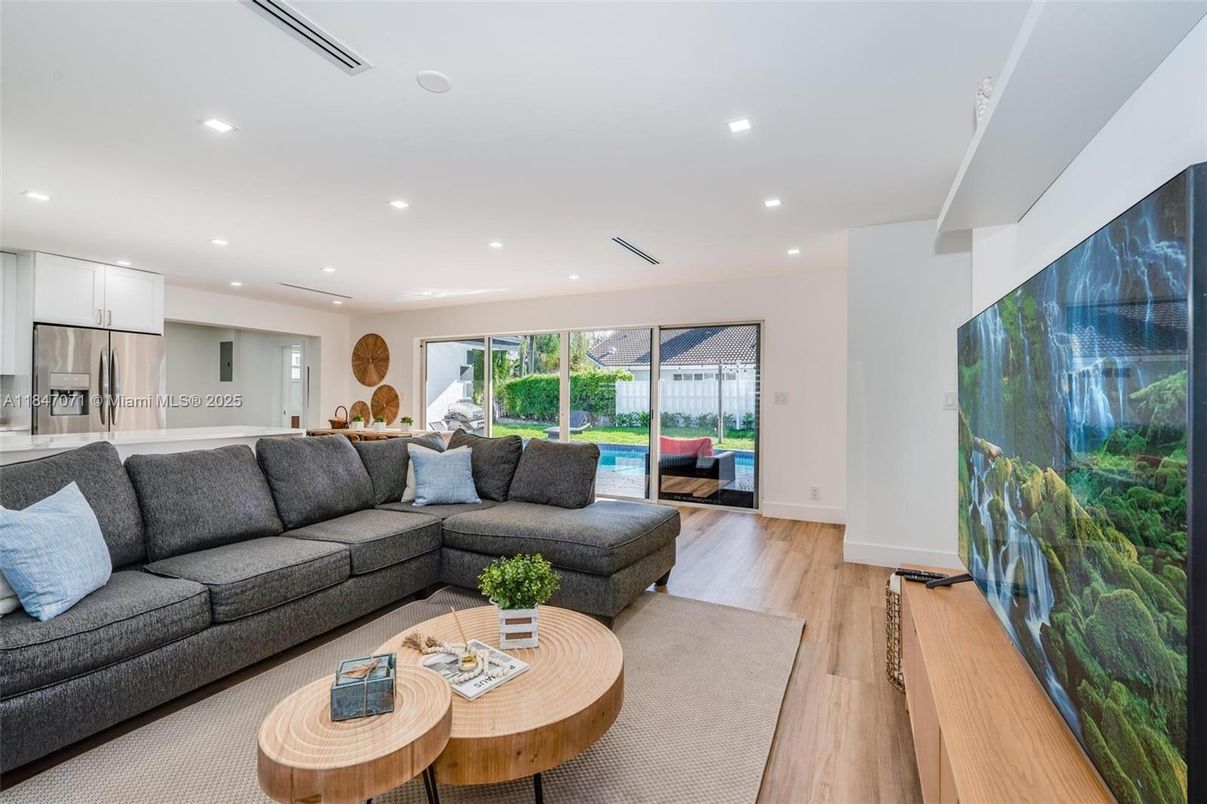 Interior, Living room, Recessed Lighting, Wood Texture Flooring