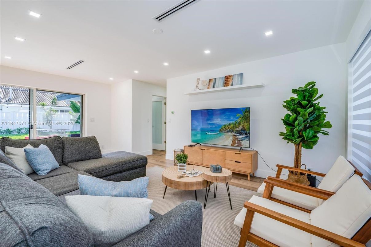 Interior, Living room, Recessed Lighting, Wood Texture Flooring