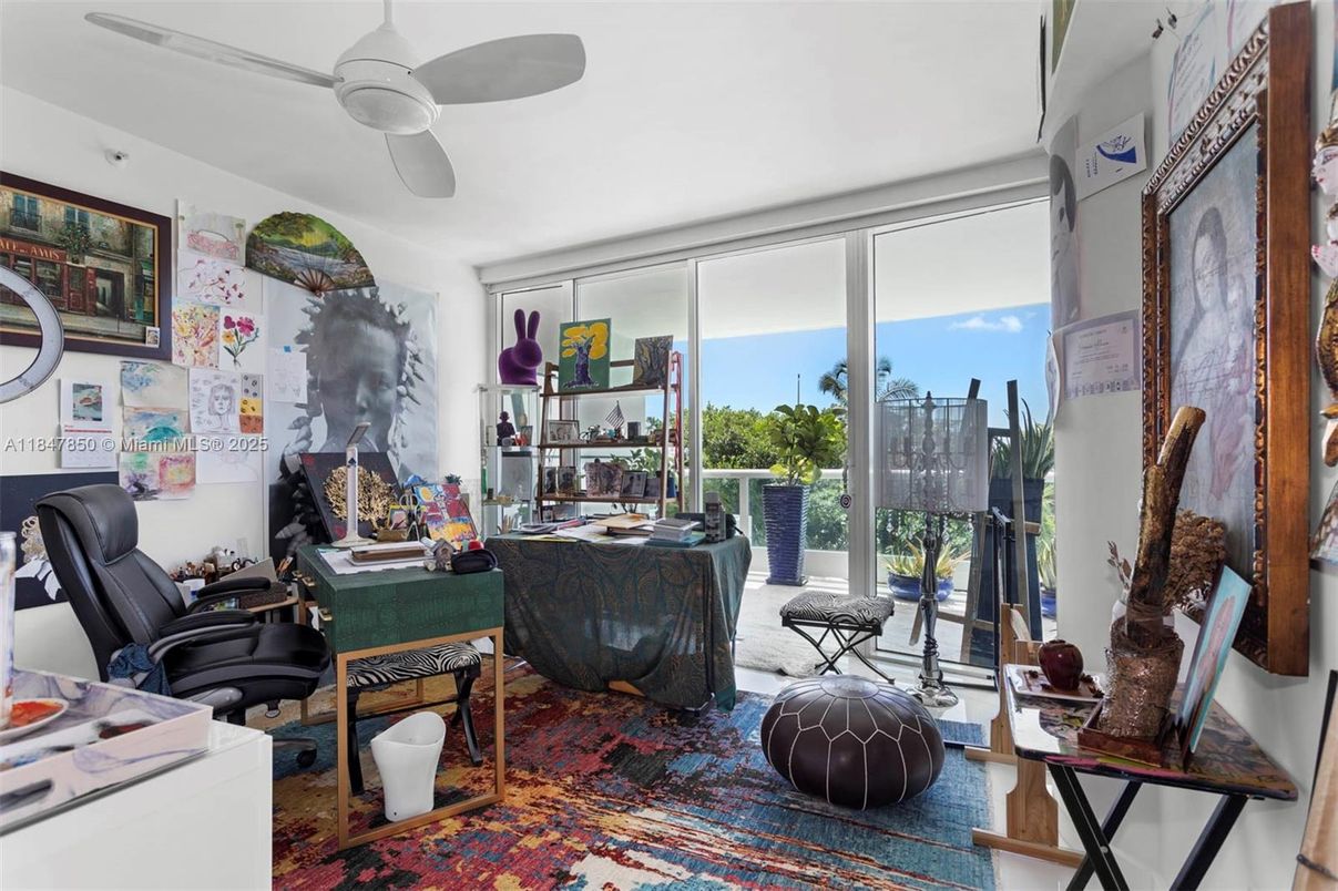 Home Office, Interior