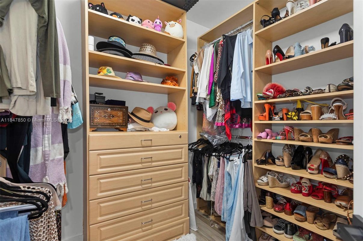 Interior, Walk-in Closets