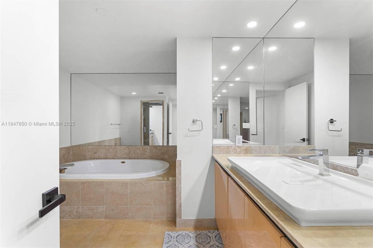 Bathroom, Dual Sink Vanities, Interior, Recessed Lighting