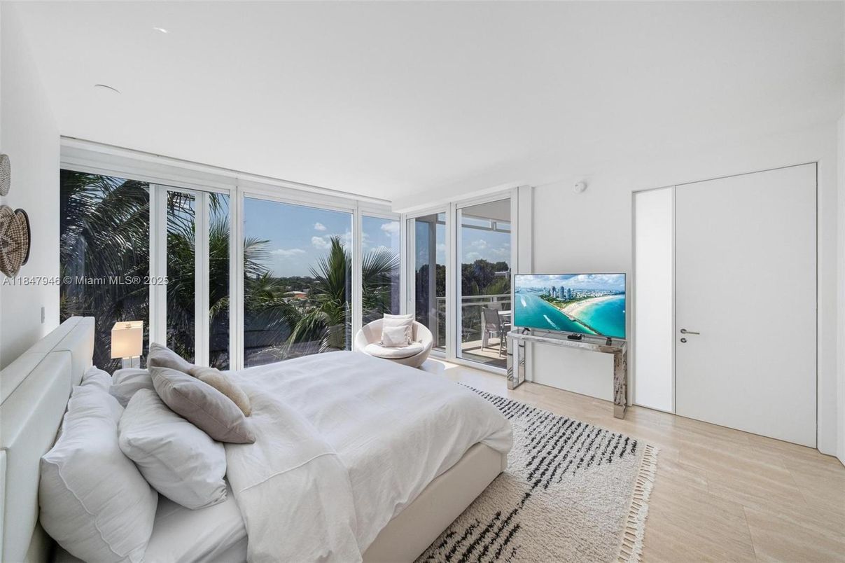 Bedroom, Interior, Water, Wood Texture Flooring