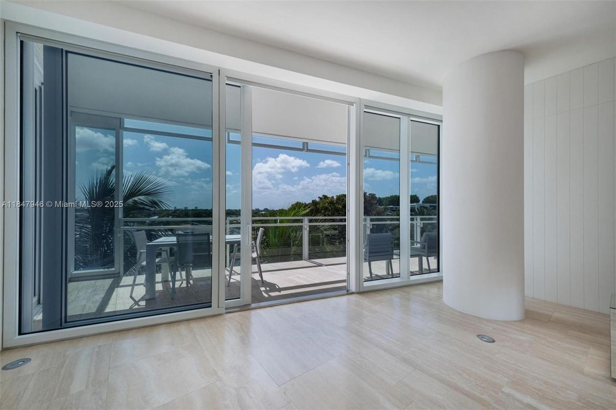 Empty room, Interior, Sun Room, Water, Wood Texture Flooring