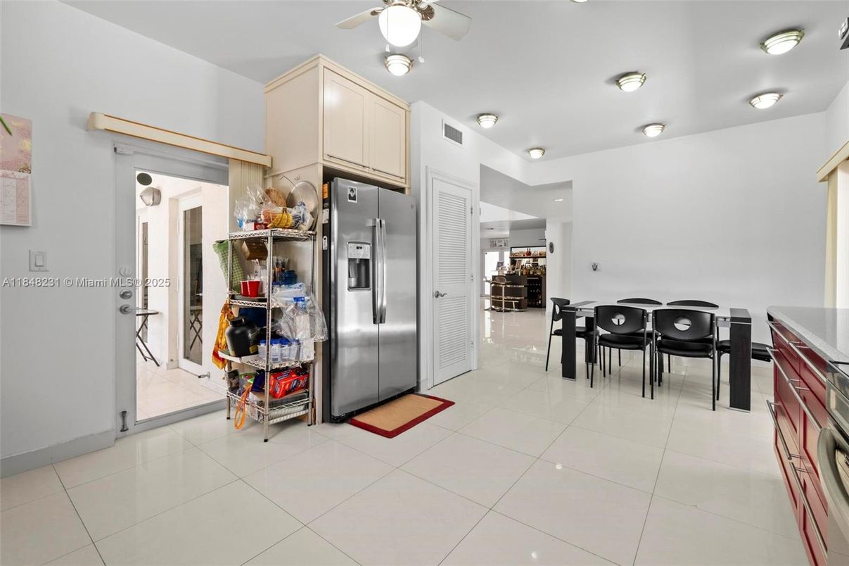 Dining room, Interior, Kitchen, Stainless Steel Appliances