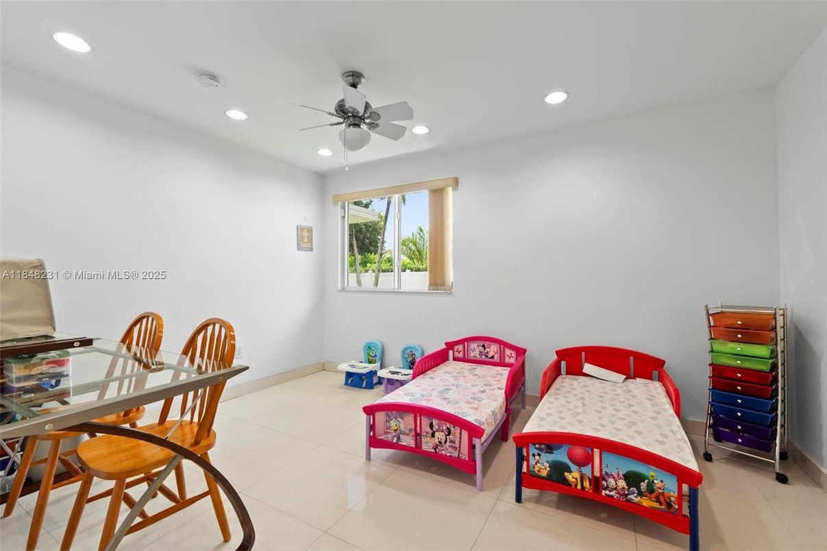 Dining room, Interior, Recessed Lighting