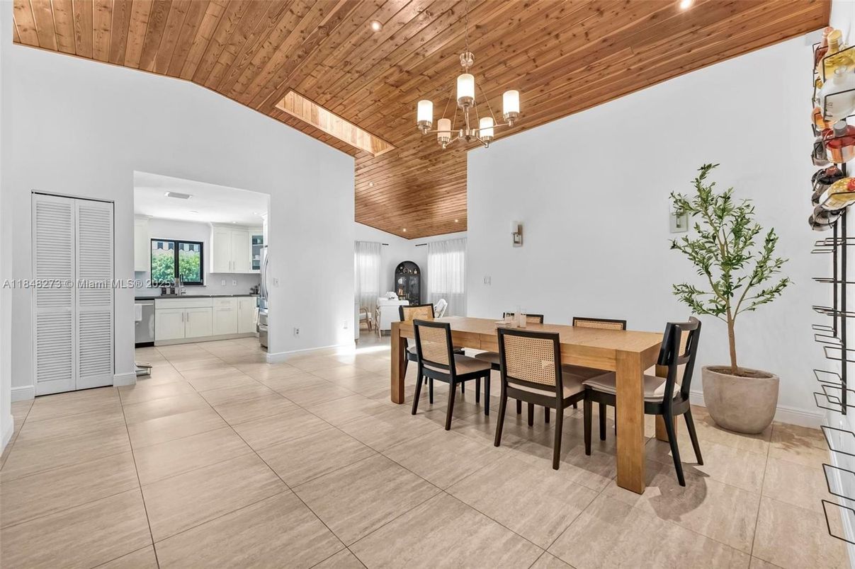 Dining room, Interior, Pendant Lights, Recessed Lighting, Wooden Ceilings