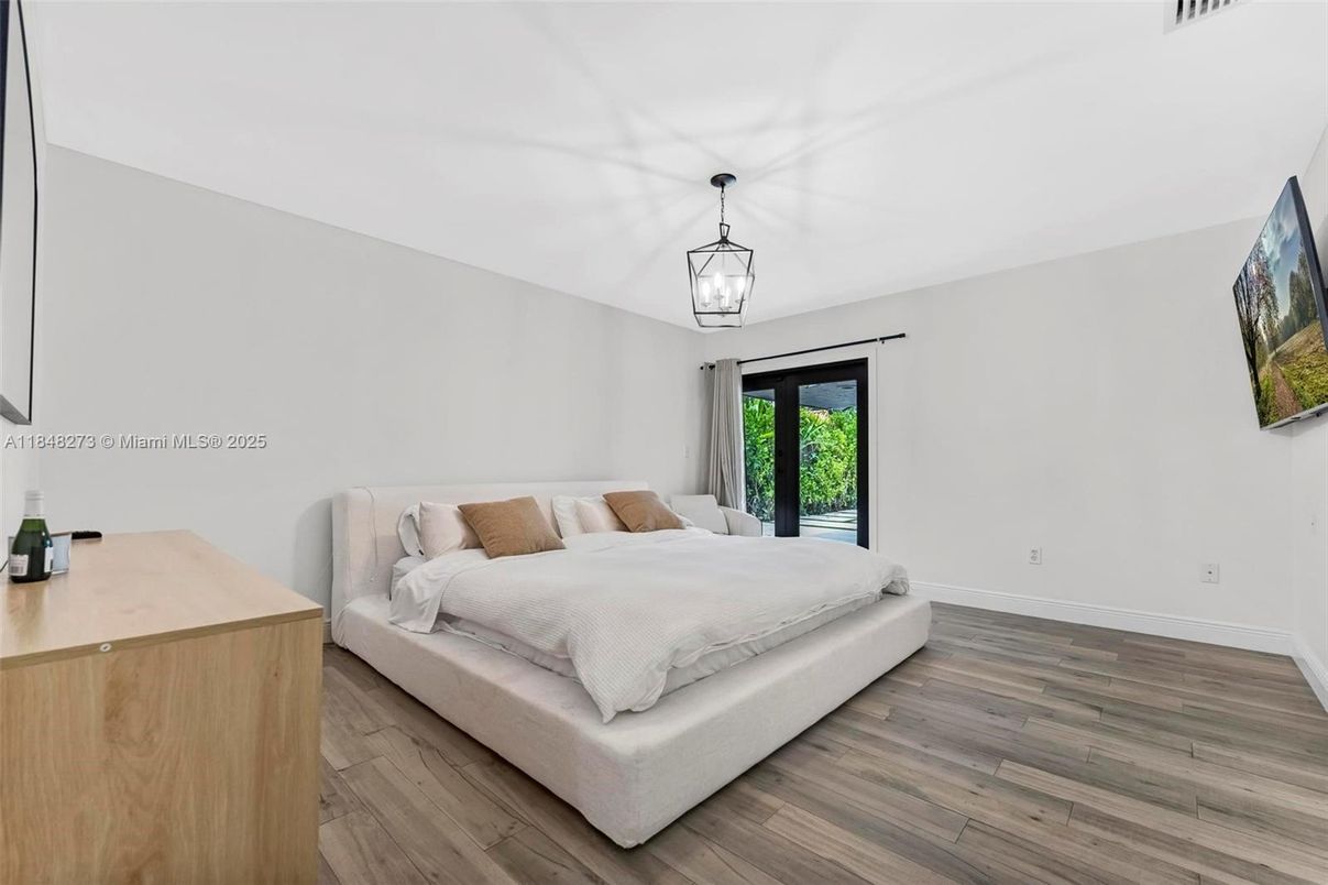 Bedroom, Interior, Pendant Lights, Wood Texture Flooring