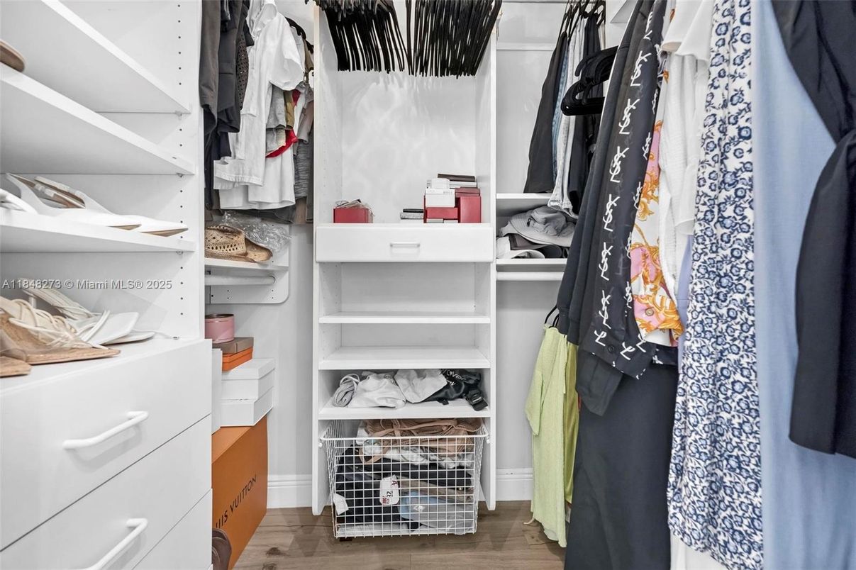 Interior, Walk-in Closets, Wood Texture Flooring