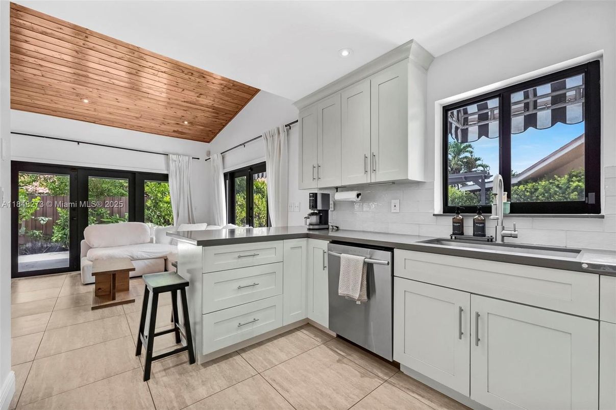 Dining room, Interior, Kitchen, Recessed Lighting, Stainless Steel Appliances, Wooden Ceilings