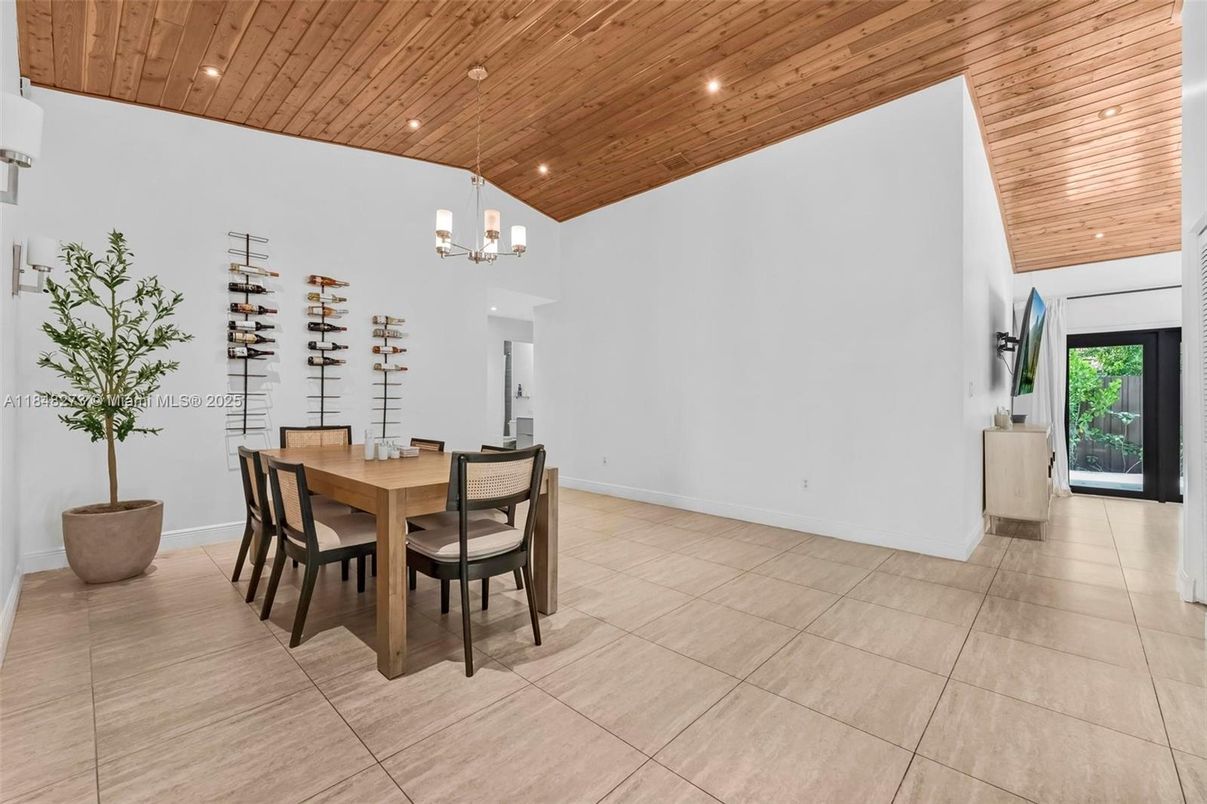 Chandelier, Dining room, Interior, Recessed Lighting, Wooden Ceilings