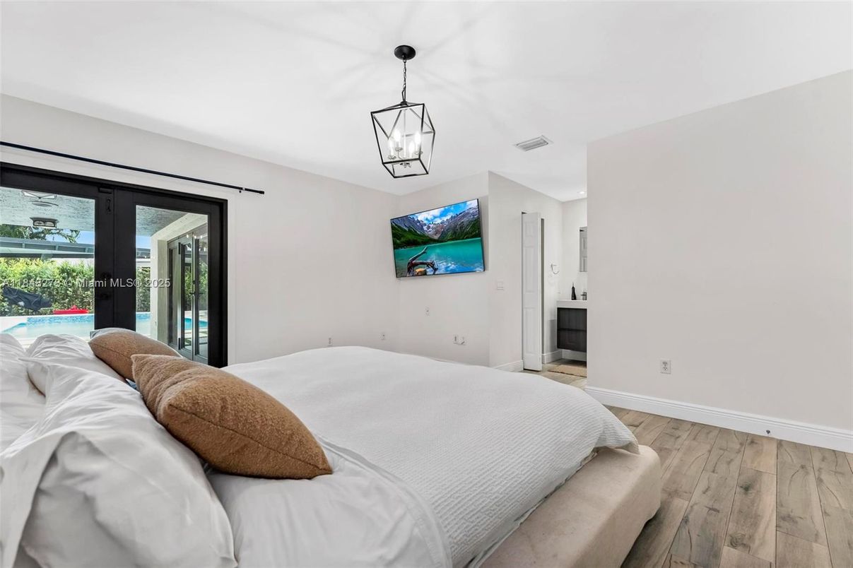 Bedroom, Interior, Pendant Lights, Wood Texture Flooring