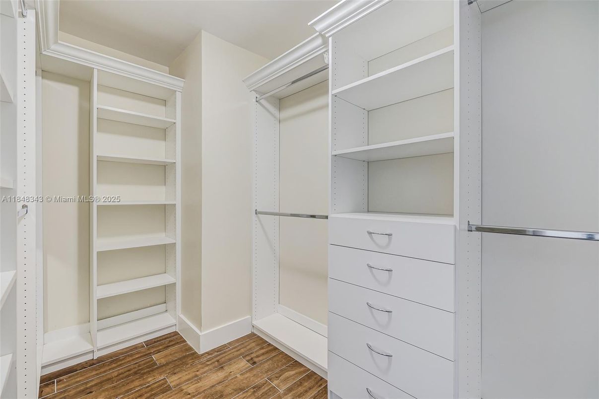 Interior, Walk-in Closets, Wood Texture Flooring